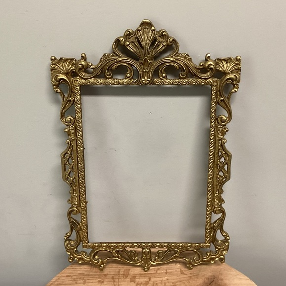 🟡 Vintage Solid Brass Photo or Mirror Frame - Rare - Ornate - Collectible - Picture 2 of 13